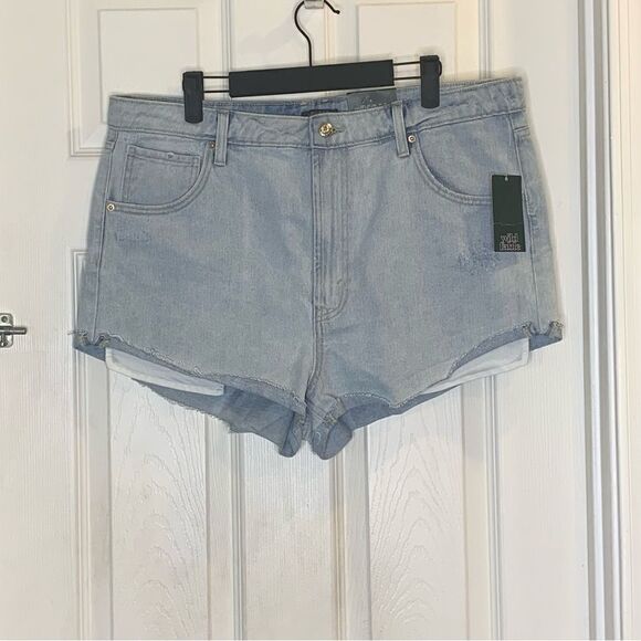 Wild Fable Highest Rise Cheeky Shorts Size 16 Light Denim Wash - Picture 1 of 10